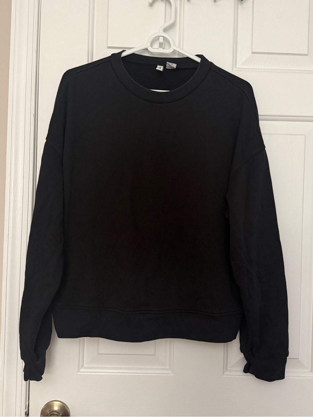 H&M Black Ribbed Crewneck Sweatshirt